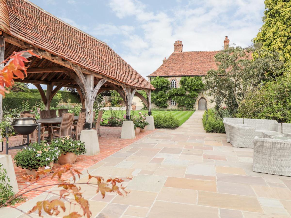 Battel Hall Maidstone Exterior photo